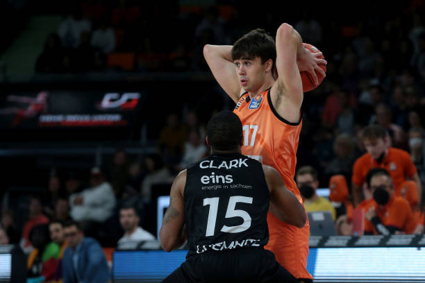 自己发展的 自己发展的